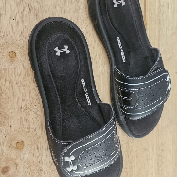 Under Armour Women's Slides. With 4-D Foam. Size 9. - Picture 3 of 8